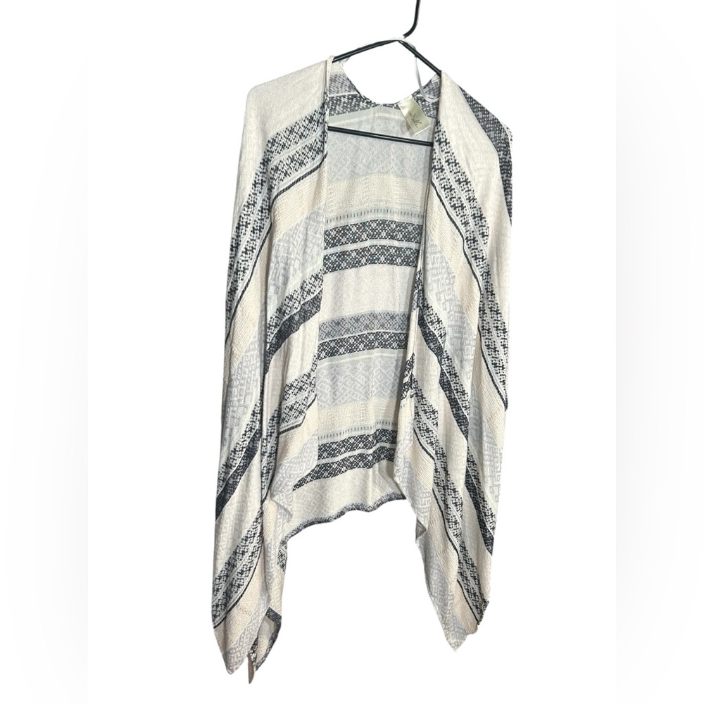Simply Noelle Black and Cream Patterned Kimono